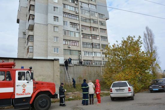 У Миколаєві 16-річний хлопець викинувся з 14 поверху
