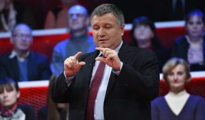 Аваков запропонував "викласти на стіл перед державою" 4 мільярди доларів в кінці року