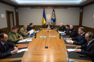 Російські танки перетнули кордон України – Порошенко скликав Воєнний кабінет