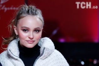 Донька Деппа "запалила" Різдво у Парижі