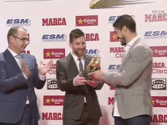 Мессі отримав четверту "Золоту бутсу" з рук партнера по "Барселоні"