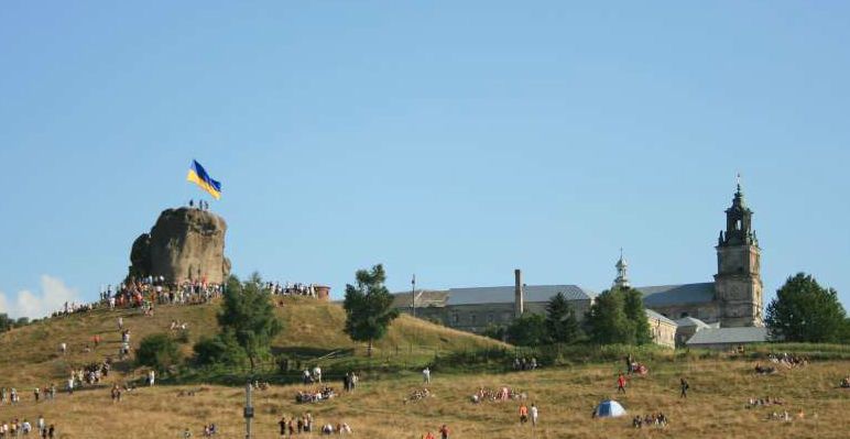 Підкамінь