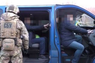 На Львовщине на взятке поймали целую группу таможенников