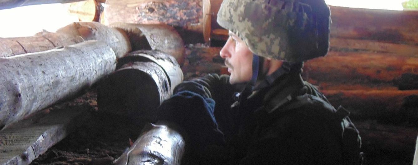 Огонь боевиков на Светлодарской дуге и раненый украинский боец. Как прошли сутки в зоне АТО