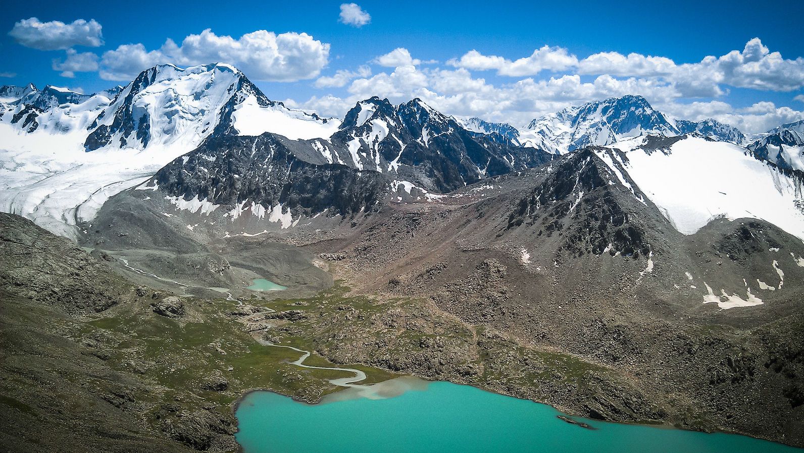 Киргистан, блакитне озеро