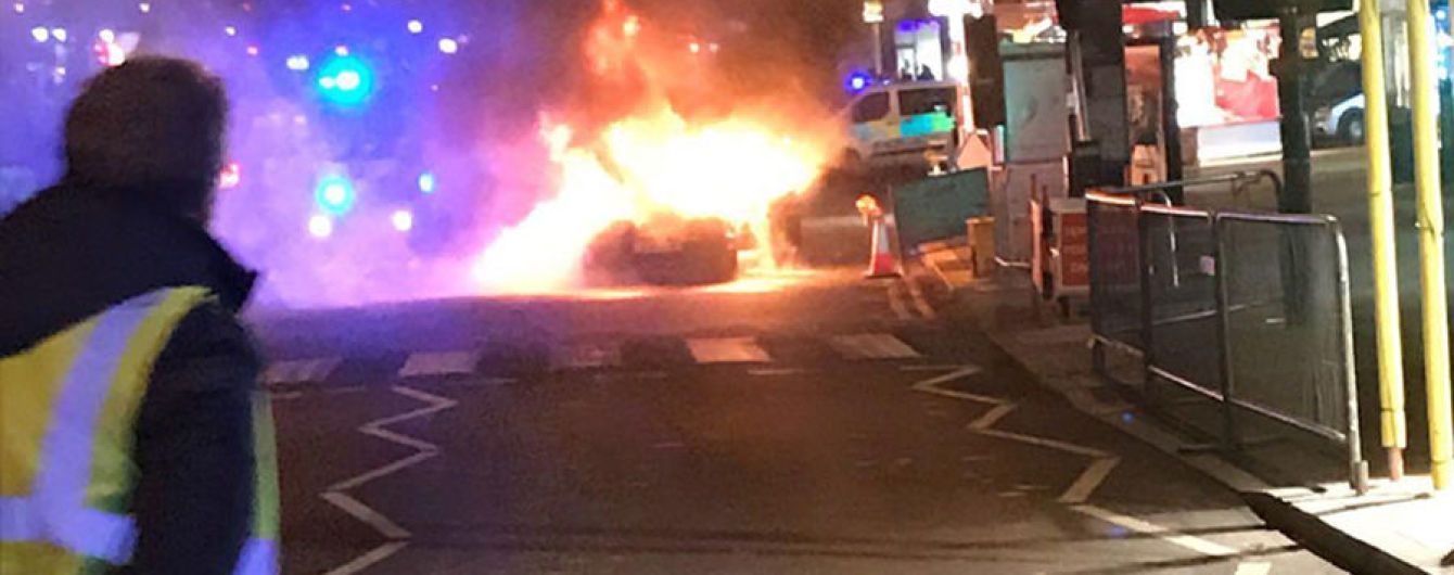 В Лондоне посреди рождественской ярмарки взорвался автомобиль