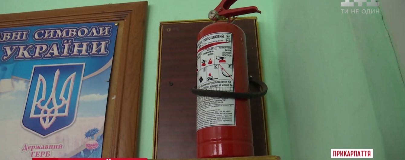 На Прикарпатье у школьницы на уроке химии вспыхнули волосы