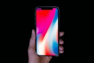 Apple уменьшит «монобровь» iPhone X