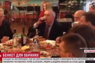 Депутатам – ковбасу, сліпим – печиво: відео святкового застілля в Коростені сколихнуло інтернет