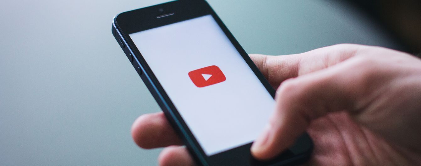 Певец в костюме устрицы, ЛГБТ-мультфильм и "Тает лед": YouTube назвал самые популярные видео 2017 года