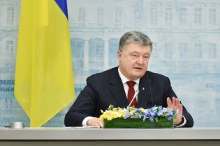 Провокація у Давосі: журналістка у вишиванці запитала російською в Порошенка про "закон про війну"