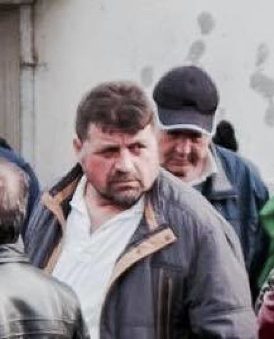 Окупанти зранку ввірвалися з обшуком до кримськотатарського активіста, затримали його сина