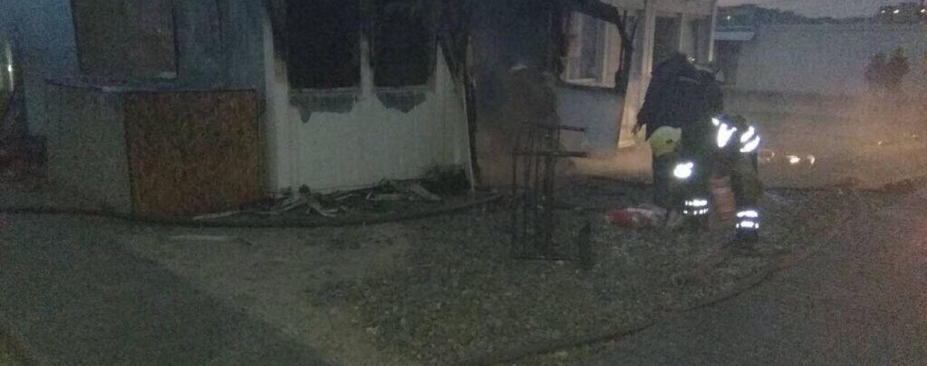 Подробиці пожежі в модульному містечку на Дніпропетровщині: сестер загиблого хлопчика з вогню врятувала адміністратор