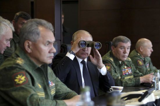 Волонтер назвав рішення Путіна відкликати офіцерів із СЦКК "стрьомним" кроком