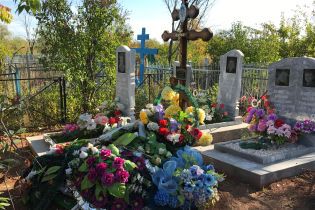 Поминальная неделя: охранники кладбищ радуются, что украинцы стали реже пить на могилах