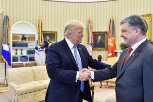 Гідна відповідь на окупацію: Порошенко привітав виділення Трампом зброї для України