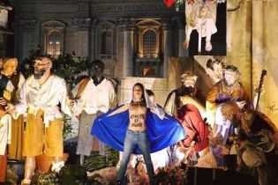 Активістка Femen оголила груди перед різдвяною службою у Ватикані