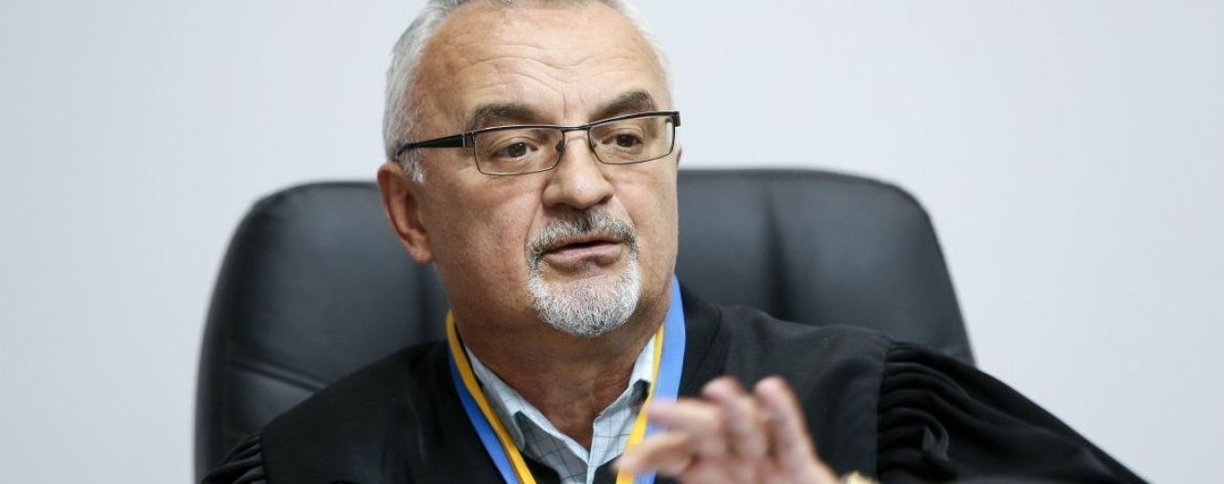 У відставку подав суддя, який не посадив ватажка "тітушок" Крисіна