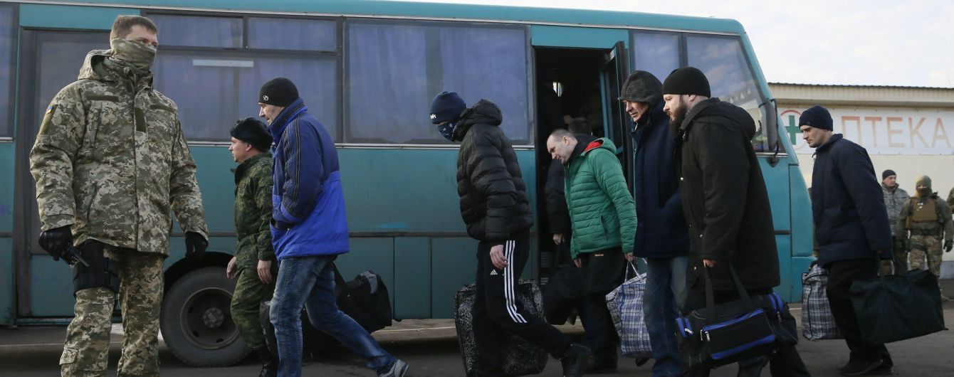 "Люди круті, а держава…": звільнені з ОРДЛО заручники поскаржилися на проблеми у вільній Україні