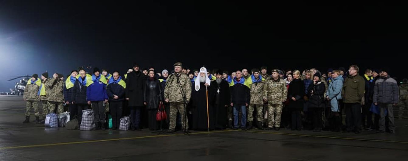 65 звільнених з полону бойовиків заручників звернулися за грошовою допомогою в 100 тисяч гривень