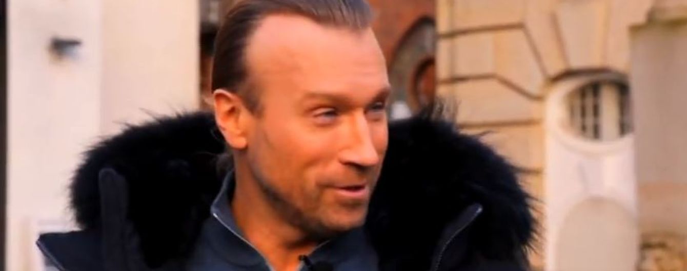 Олег Винник показал театр, в котором играл в Берлине, и запел на немецком