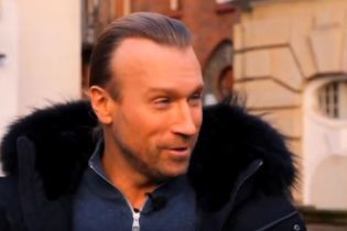 Олег Винник показал театр, в котором играл в Берлине, и запел на немецком