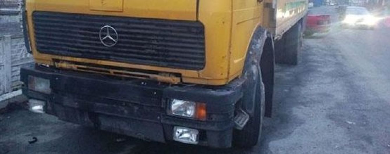 В Винницкой области воры пробили грузовиком стену, чтобы украсть со склада удобрения