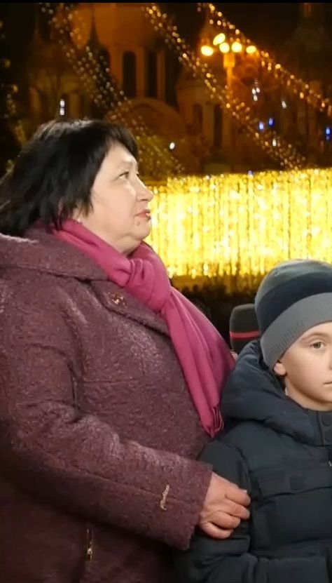 Мама Героя України Євгенія Лоскота та його син Тарас привітали Україну з прийдешніми святами