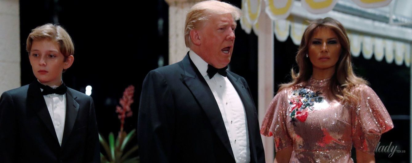 В блестящем платье и розовых лодочках: роскошный образ Мелании Трамп на новогодней вечеринке