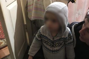 В Днепре посреди ночи по улице сам ходил 2-летний мальчик