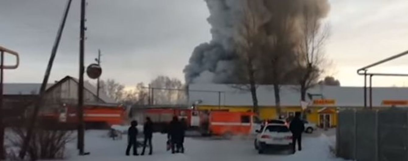В ужасном пожаре на фабрике под Новосибирском погибло десять человек, среди которых иностранцы