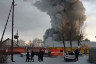 В ужасном пожаре на фабрике под Новосибирском погибло десять человек, среди которых иностранцы