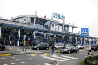 В аэропорту "Киев" на более 10 часов задержали рейсы в Грузию