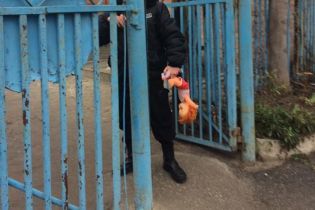 У Запоріжжі біля церкви УПЦ МП побили двох бійців АТО, які принесли туди ляльку