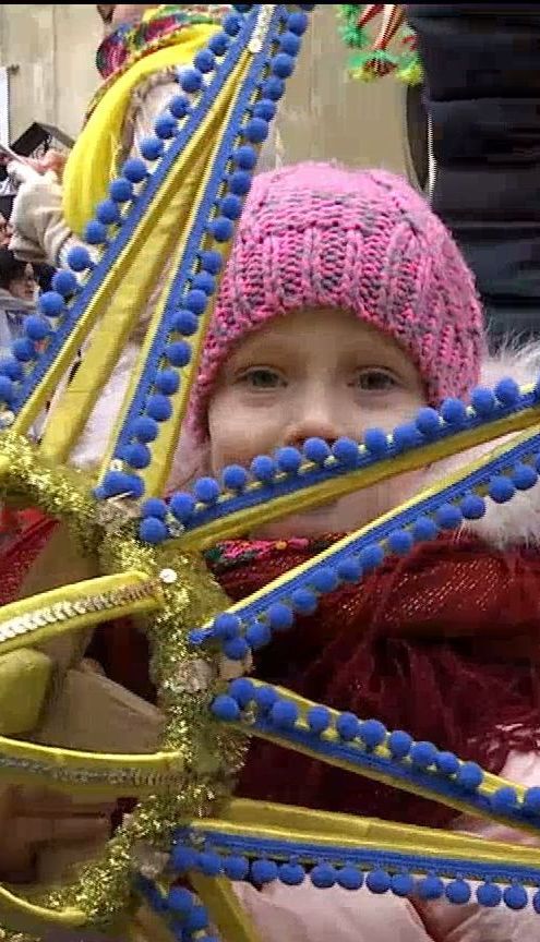 Коляда-флешмоб и хороводы: украинцы продолжают празднование Рождества и Нового года