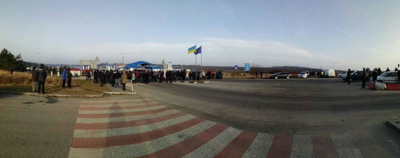 Митники розповіли про ефект від новацій, супроти яких активісти перекривають рух до Польщі