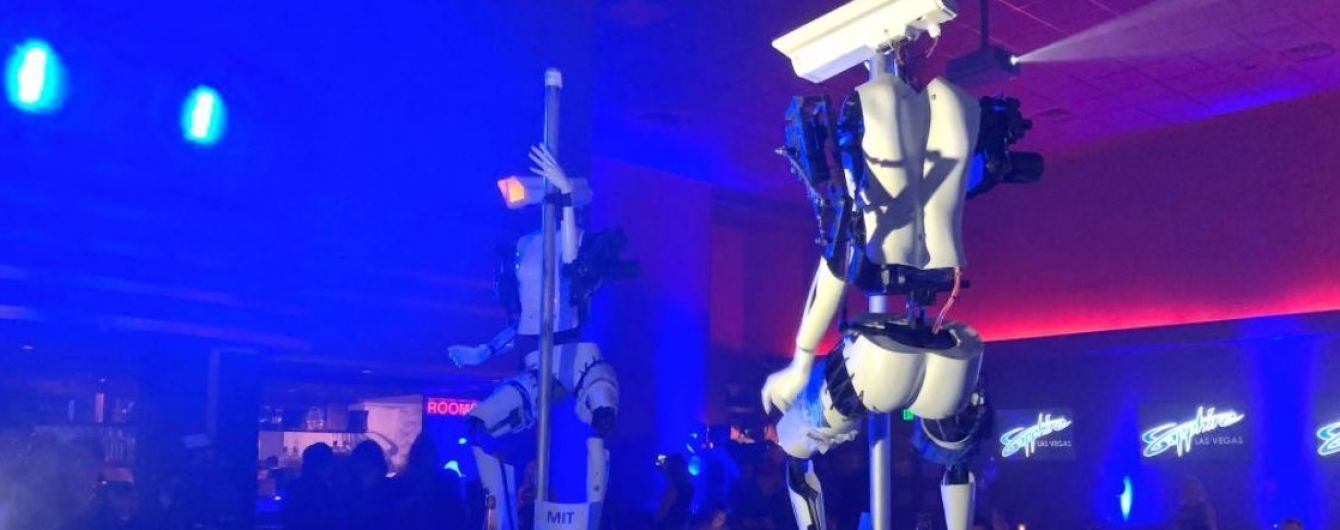 На найбільшій виставці електроніки CES роботи показали стриптиз