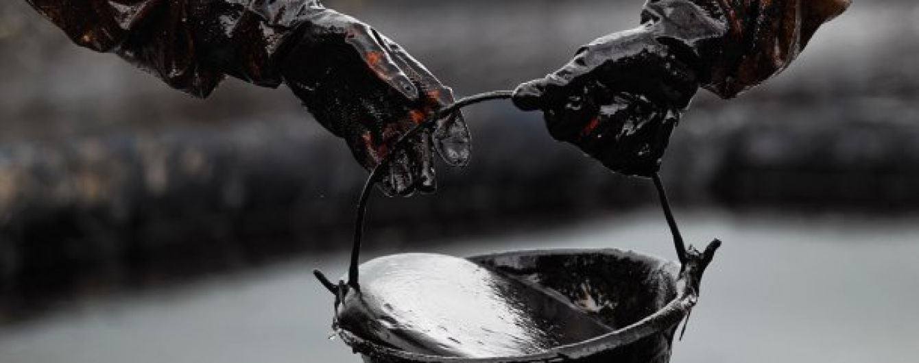 На Львовщине группа лиц "присосалась" в нефтепроводу и похитила десятки тонн черного золота