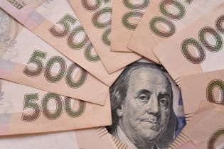 Долар по 35 і скажена інфляція: українців попередили, що чекає на гривню восени без підтримки МВФ