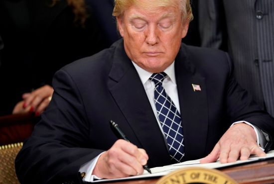Адміністрація Трампа "востаннє" притримала санкції проти Ірану