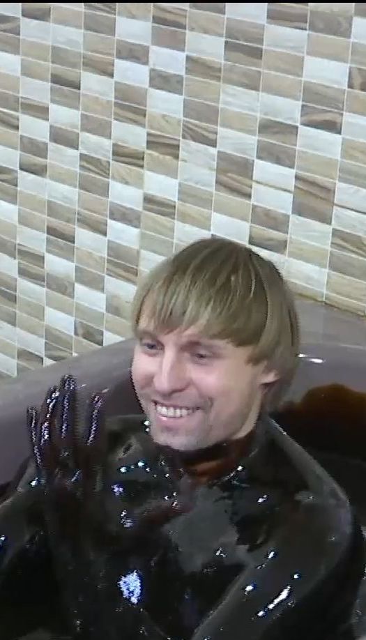 Азербайджанські санаторії пропонують гостям скупатися у нафті задля оздоровлення