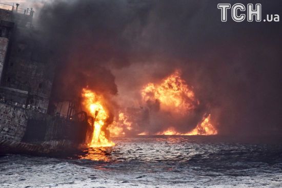 В Китаї затонув охоплений вогнем іранський танкер