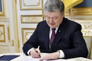 Порошенко ввів нові штрафи за порушення правил проїзду до Криму та зони АТО