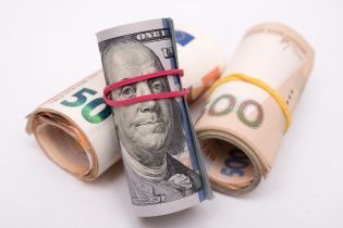 Гривня очолила список валют, які найбільше зміцнились щодо долара