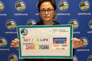Завдяки "помилковому" білету українка виграла в американську лотерею 5 мільйонів доларів