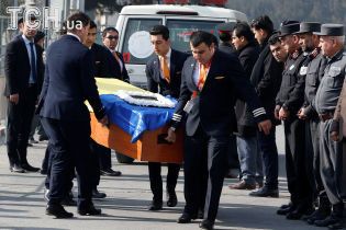 Загибель українців у Кабулі. Екіпажі афганської авіакомпанії вшанували пам'ять співробітників