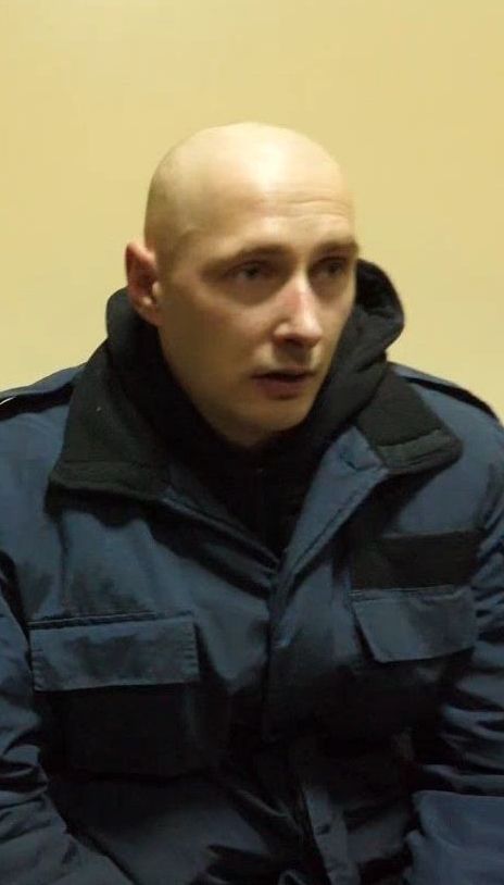 Звільнений з полону Роман Савков нарешті побачив своїх рідних та обійняв маму