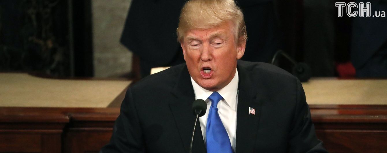 Трамп обговорив Сирію з "військовим кабінетом", діяти буде після розмови з Мей і Макроном