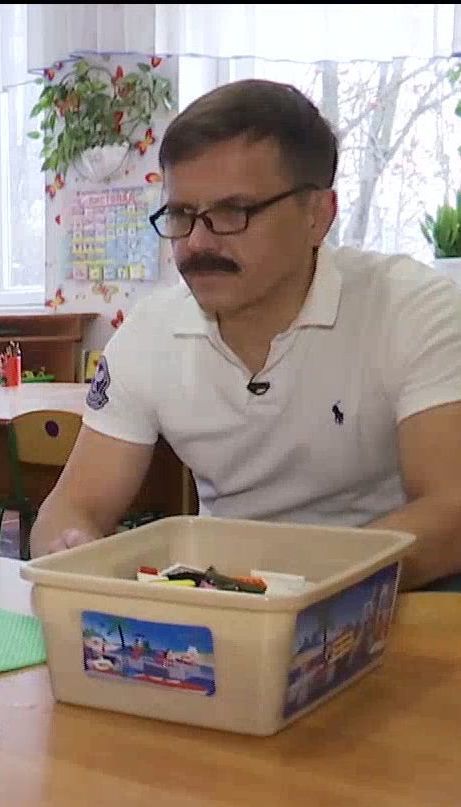 Міський голова Житомира приміряв на себе роль вусатого няня заради експерименту ТСН