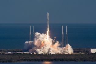 Два в одном: SpaceX удалось вывести на орбиту 7 спутников за один запуск